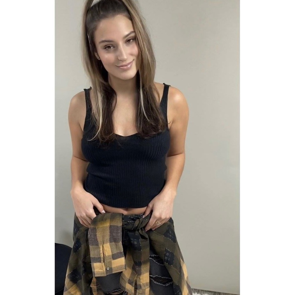 Ribbed knit tank top in black